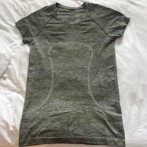 Lululemon green fitted workout tee